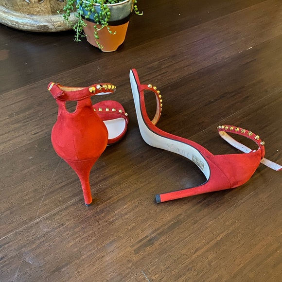 New STUART WEITZMAN Whatastud Nudistsong Suede Heels Red Heels - Picture 8 of 13